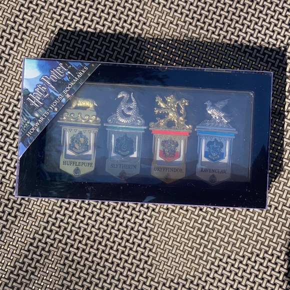 ⚜️Harry Potter 4 Pack of House Crest Bookmarks! - Picture 4 of 6